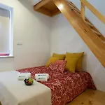 Host Wise - Sunny Bright & Pool Appartement
