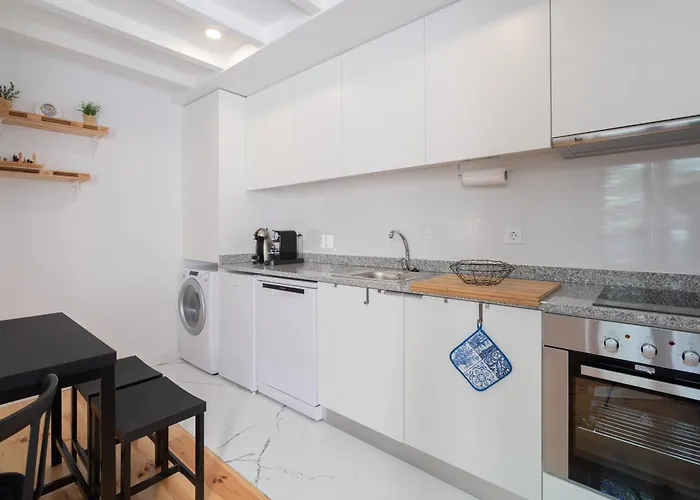 Host Wise - Sunny Bright & Pool *