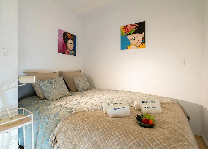 Host Wise - Sunny Bright & Pool