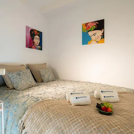 Host Wise - Sunny Bright & Pool