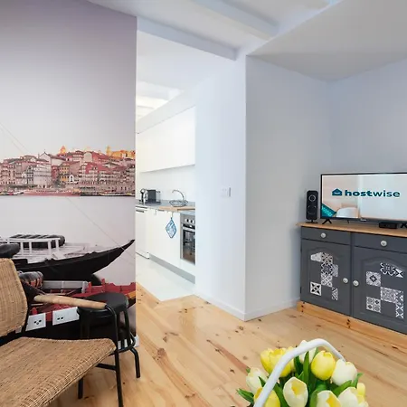 Host Wise - Sunny Bright & Pool