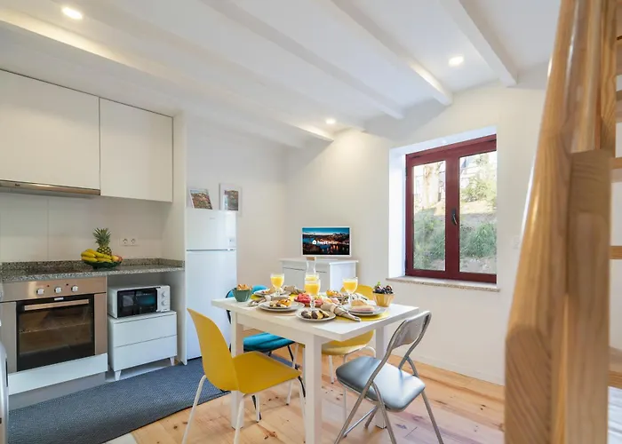 Host Wise - Sunny Bright & Pool