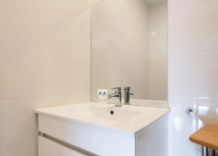 Apartment Host Wise - Sunny Bright & Pool *