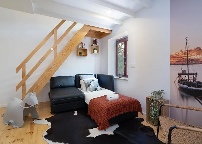 Host Wise - Sunny Bright & Pool Apartment *